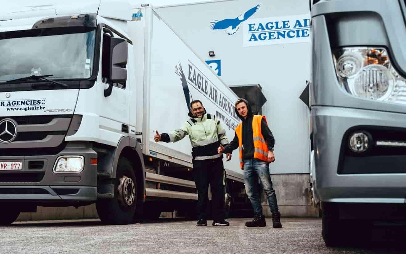 Two members of the eagleair team with a thumbs up